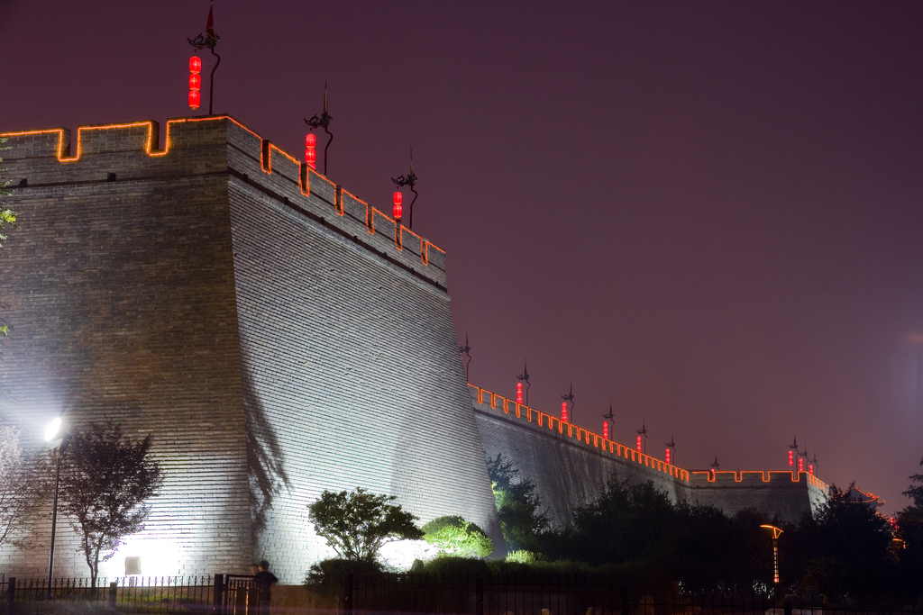 西安古城墙夜景图片