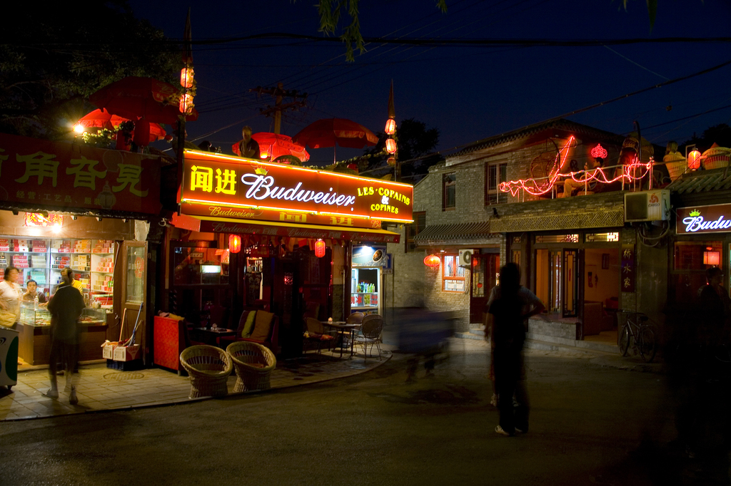 酒吧街夜景图片