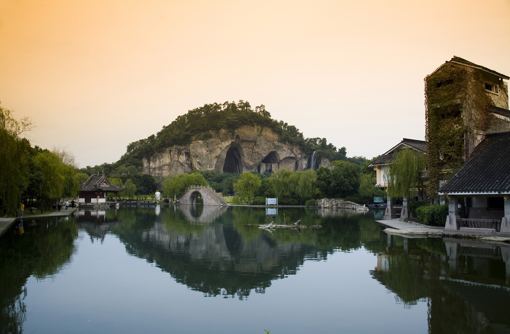 浙江绍兴鲁镇柯岩鉴湖图片