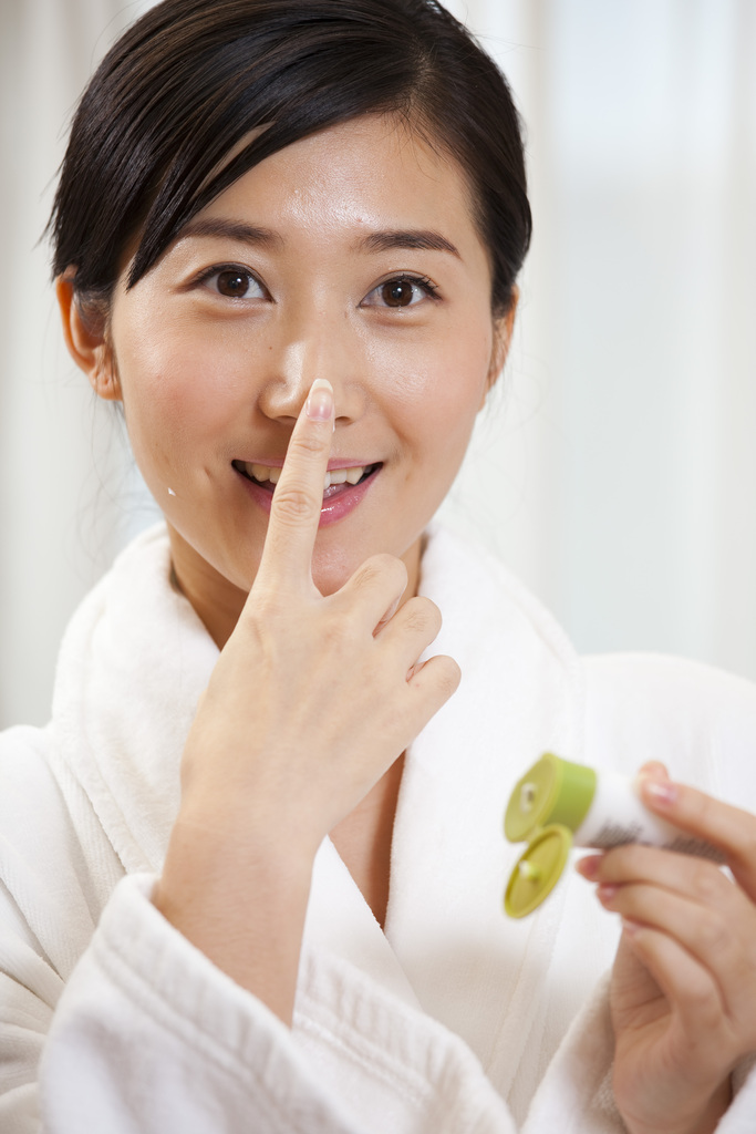 年轻女人美容护肤图片