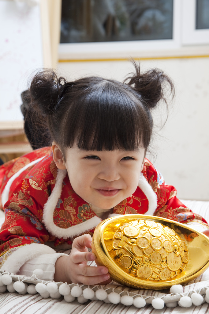 节日中的小女孩图片