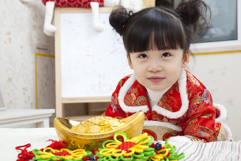 节日中的小女孩图片