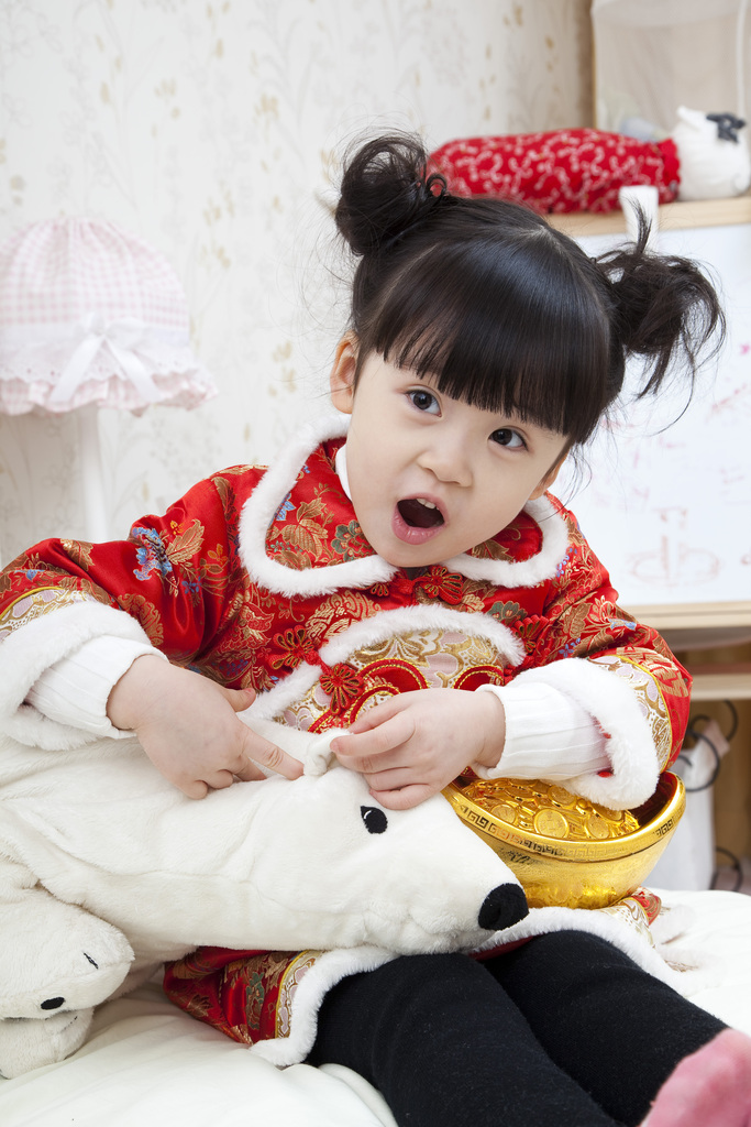 节日中的小女孩图片