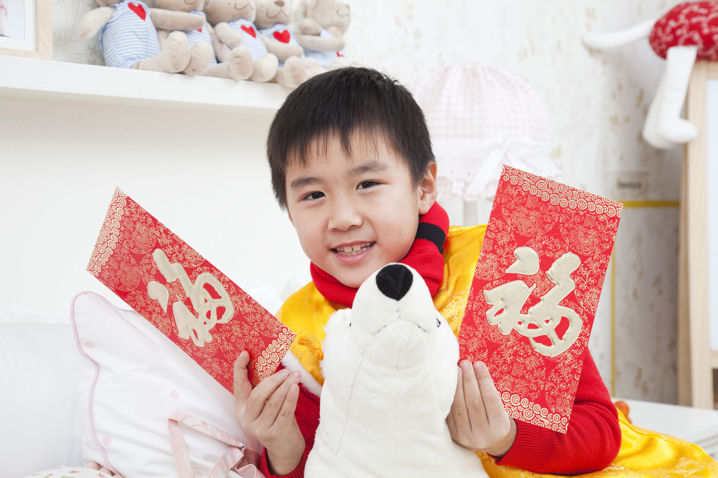 节日中的小男孩图片