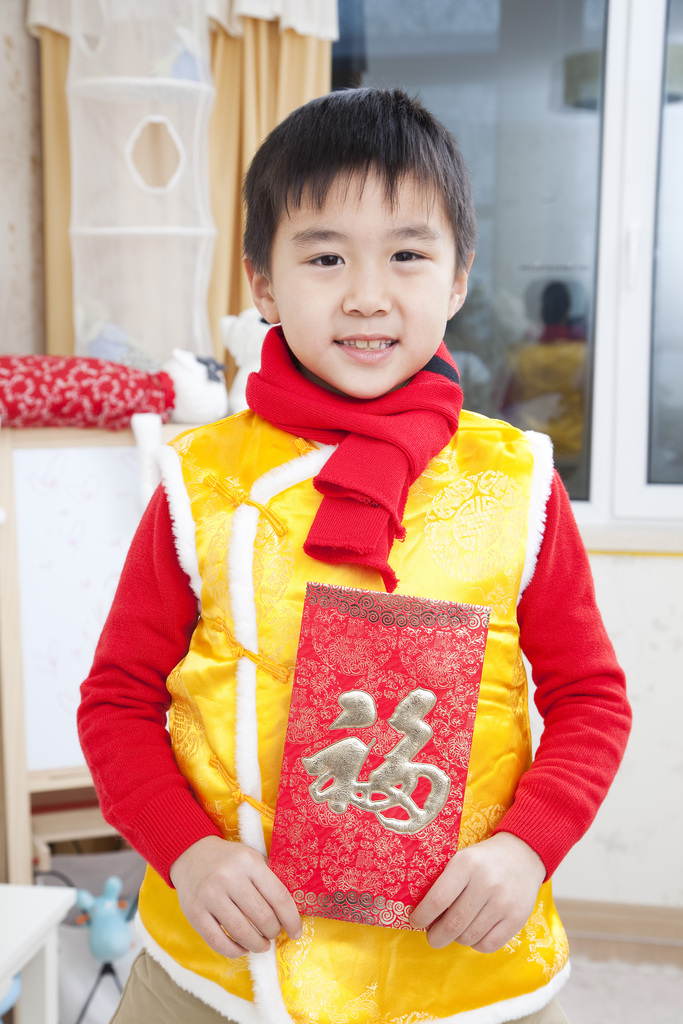 节日中的小男孩图片