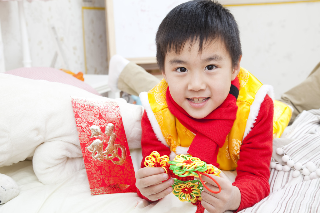 节日中的小男孩图片
