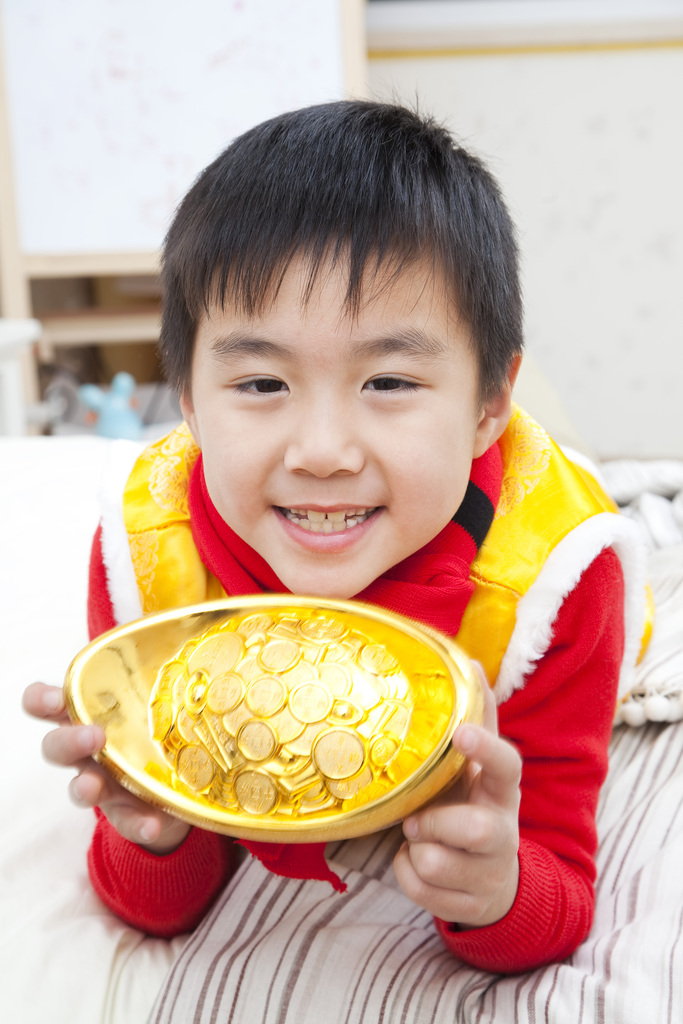 节日中的小男孩