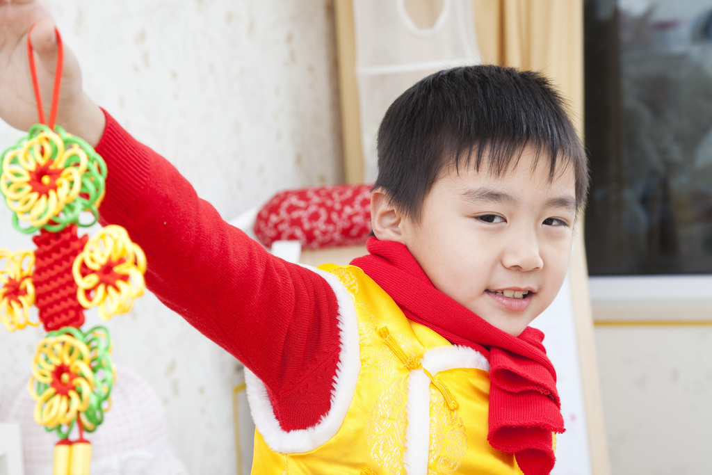 节日中的小男孩图片