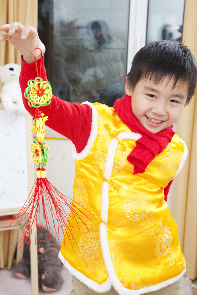 节日中的小男孩图片