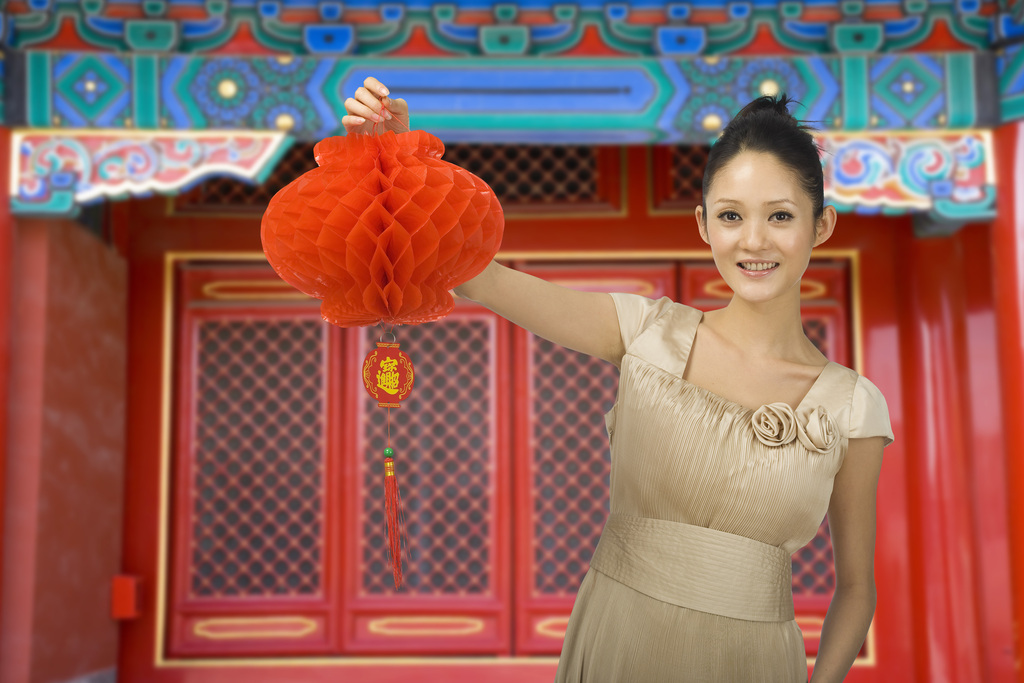新年气氛里的女人