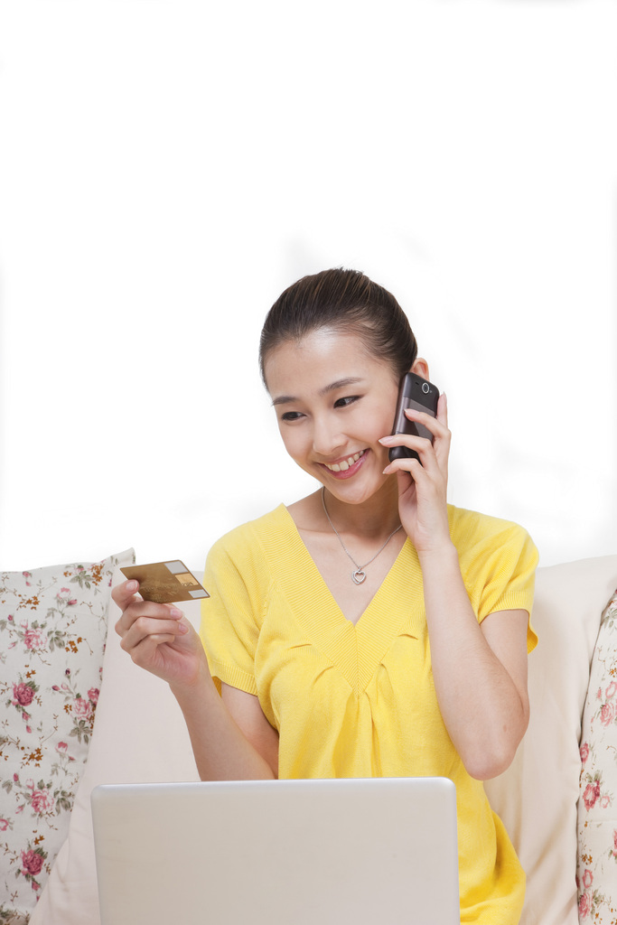 年轻女人网上购物