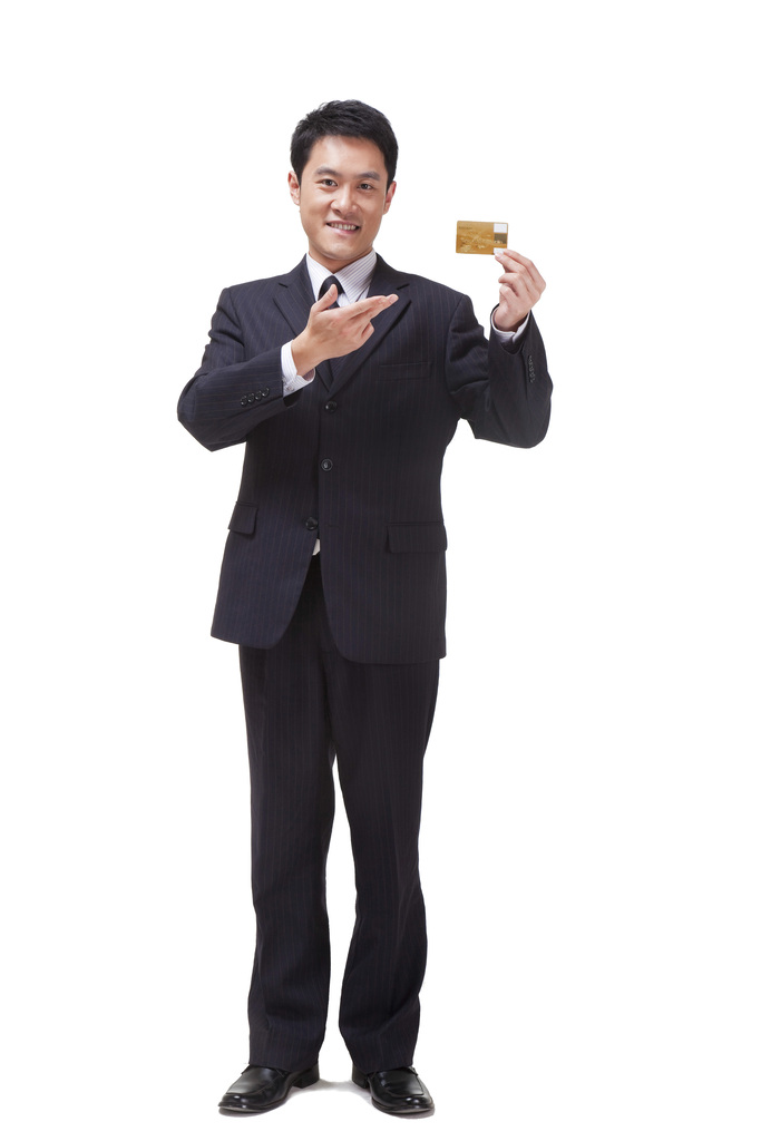 年轻商务男士拿着信用卡图片