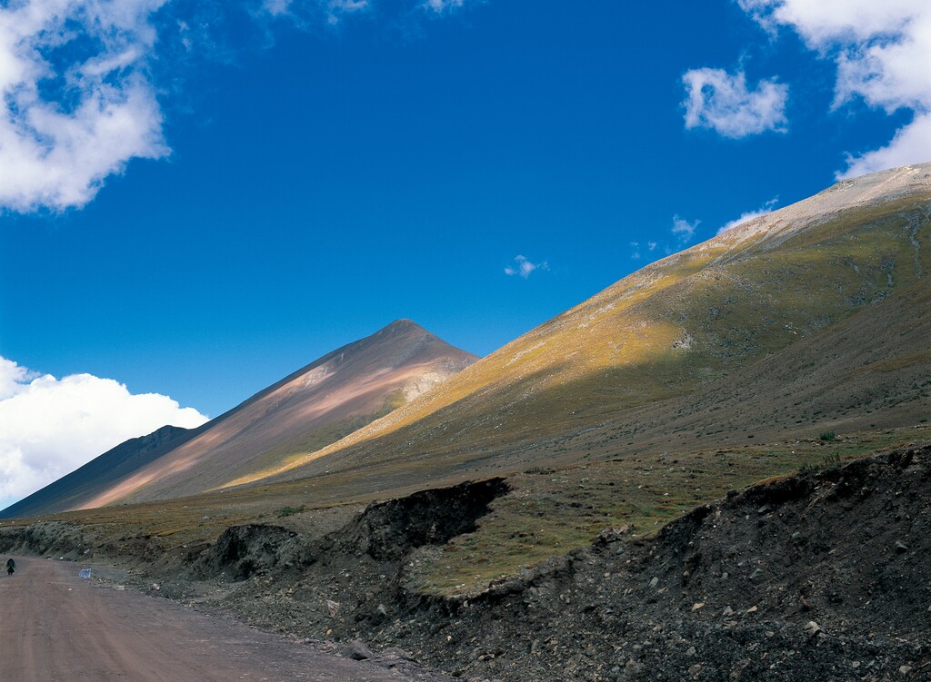 西藏念青唐古拉山青藏公路图片