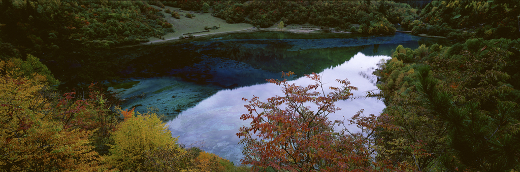 四川九寨沟孔雀湖图片