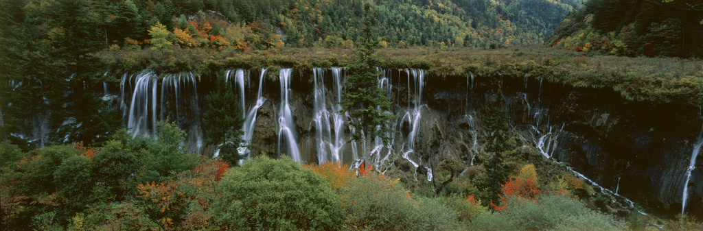 四川九寨沟诺日朗瀑布图片