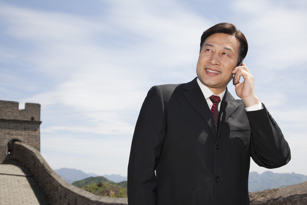 长城上的职业男士图片