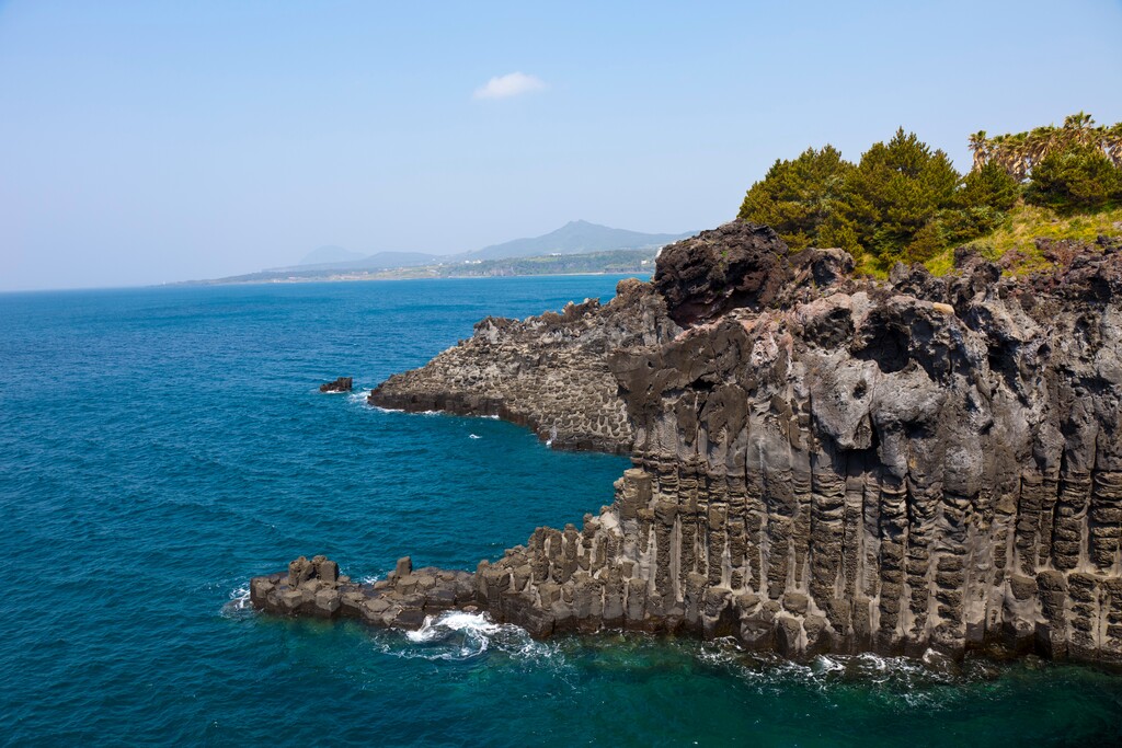 韩国济州岛柱状节理图片