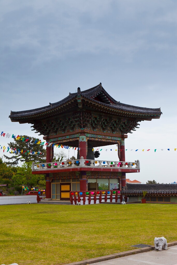 韩国济州岛药泉寺钟楼图片