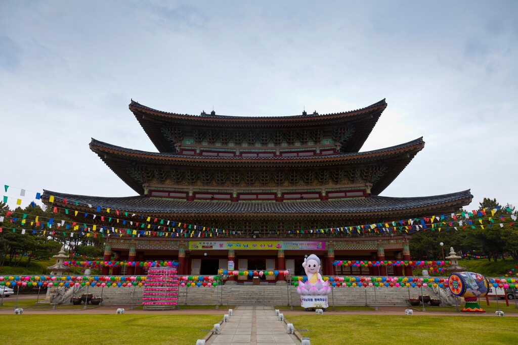 韩国济州岛药泉寺大光明殿图片