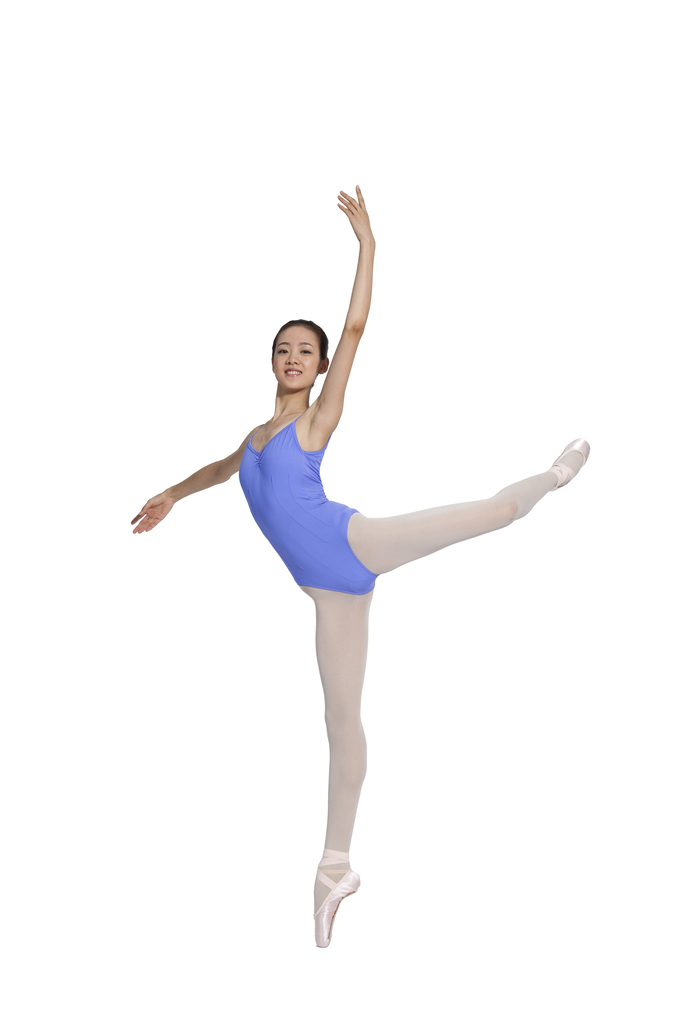 棚拍年轻的芭蕾舞女演员练习基本功