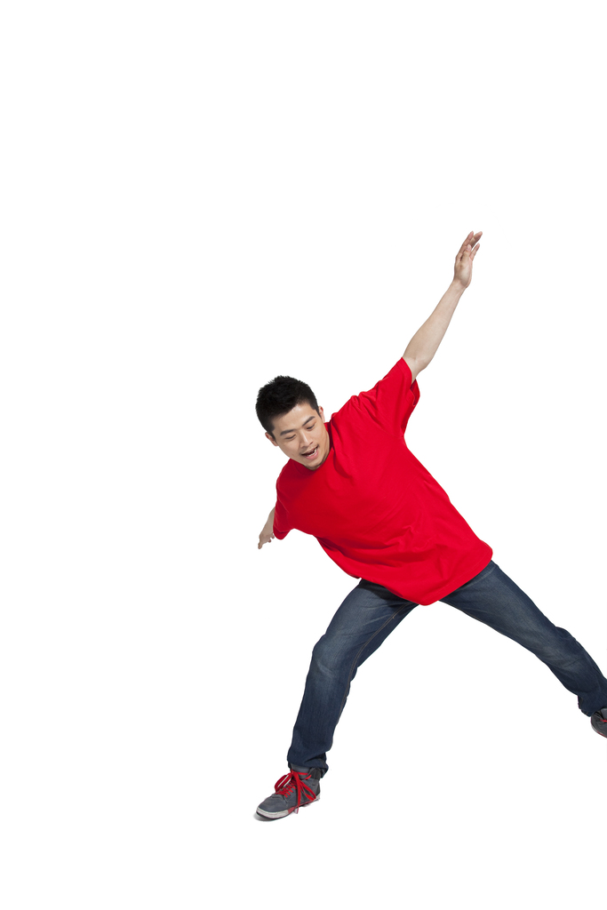 棚拍年轻男人跳街舞图片