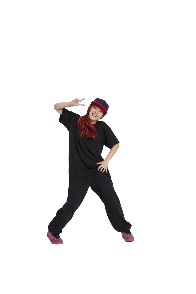 棚拍年轻女人跳街舞图片