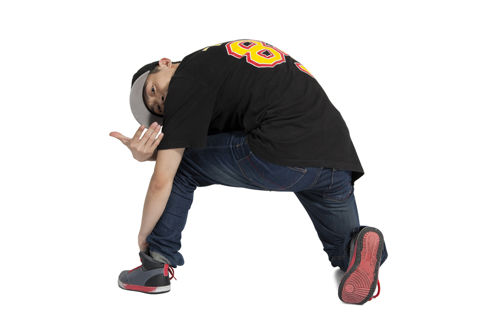 棚拍年轻男人跳街舞图片