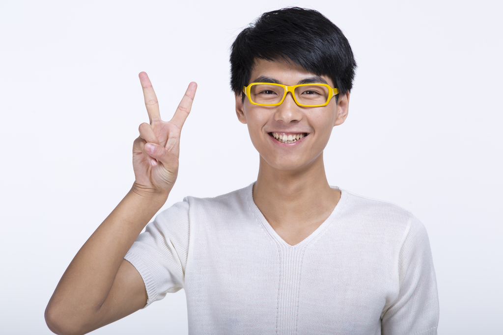 棚拍年轻男人