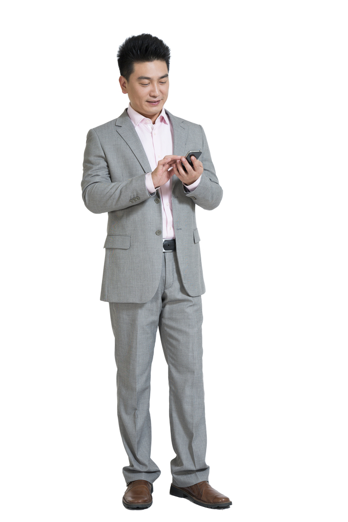 棚拍中年商务男士打手机