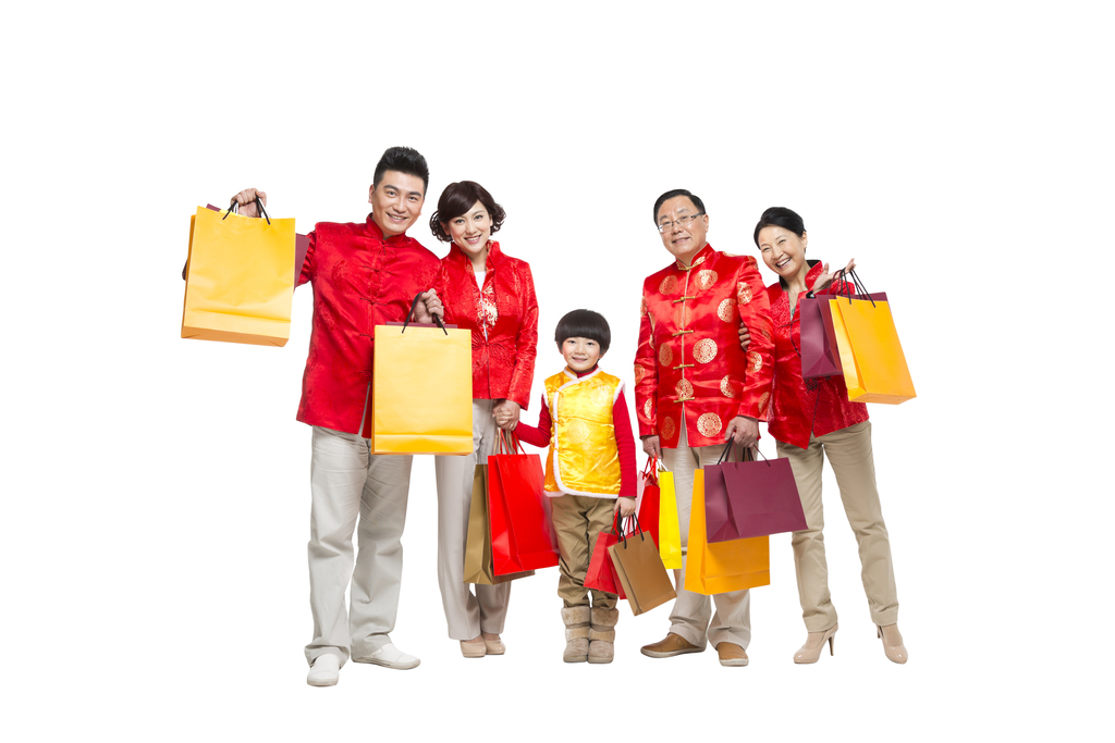 棚拍中国新年快乐的唐装家庭购物
