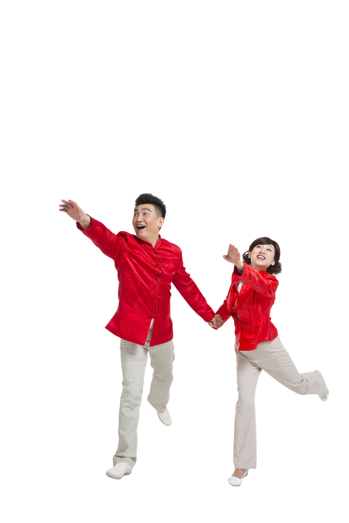 棚拍中国新年快乐的唐装夫妻图片