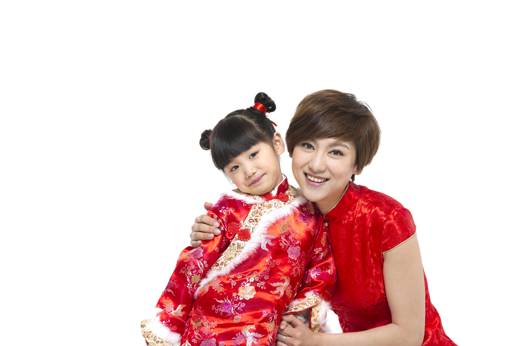 棚拍中国新年快乐的唐装母女图片