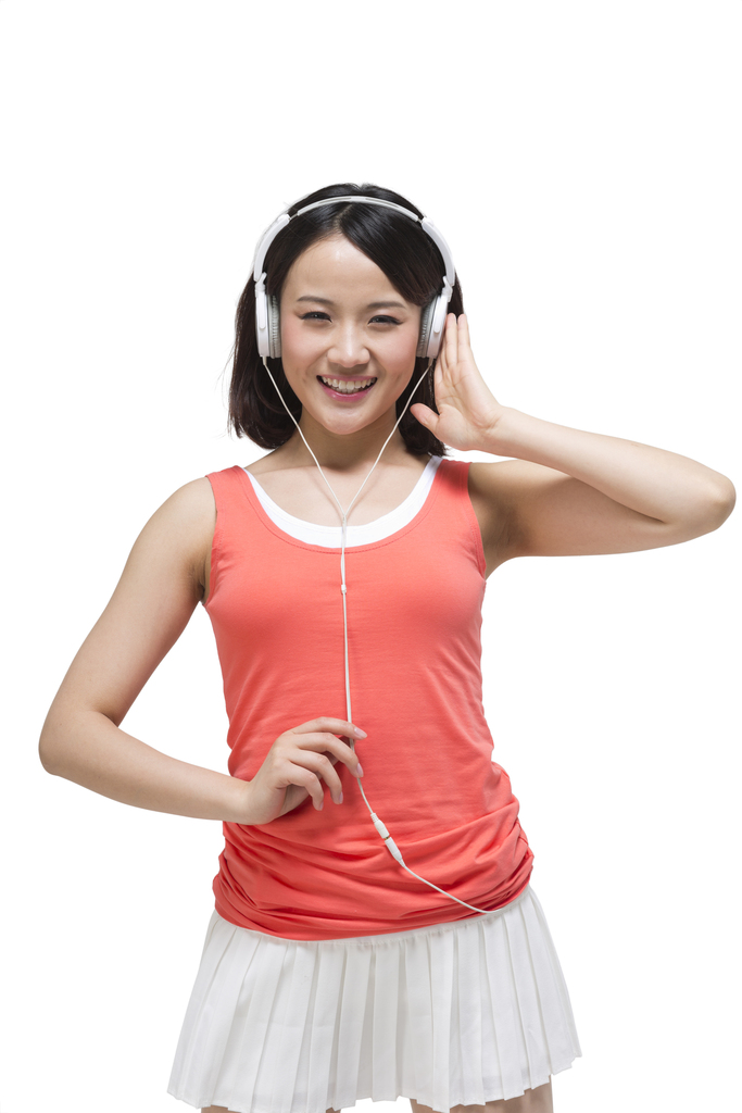 棚拍时尚活力年轻人戴耳机听音乐