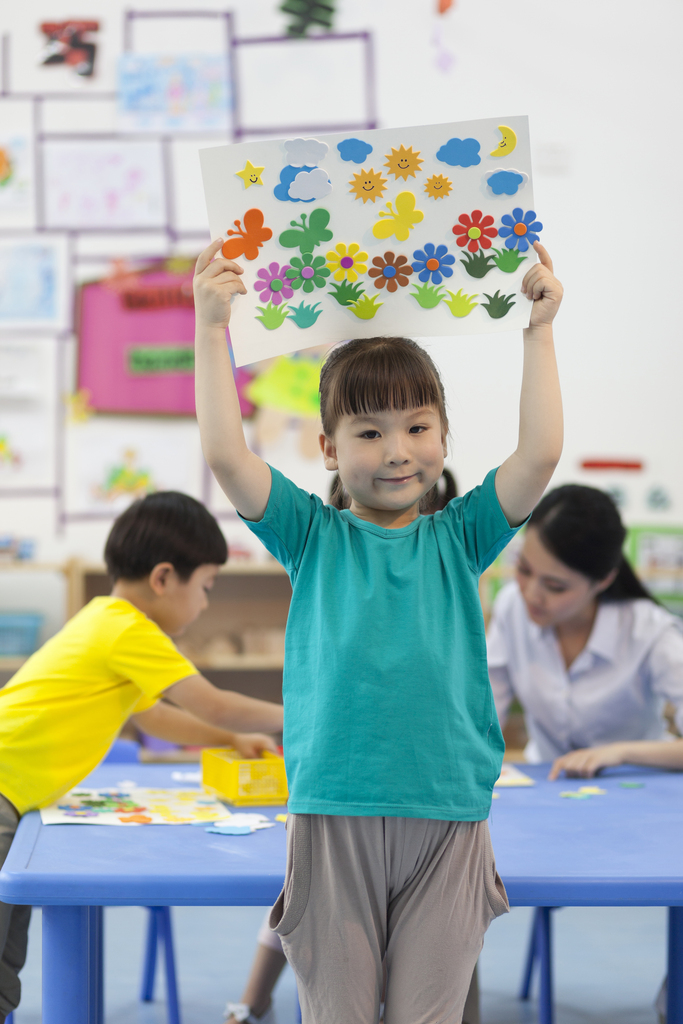 幼儿园儿童展示手工儿童画图片