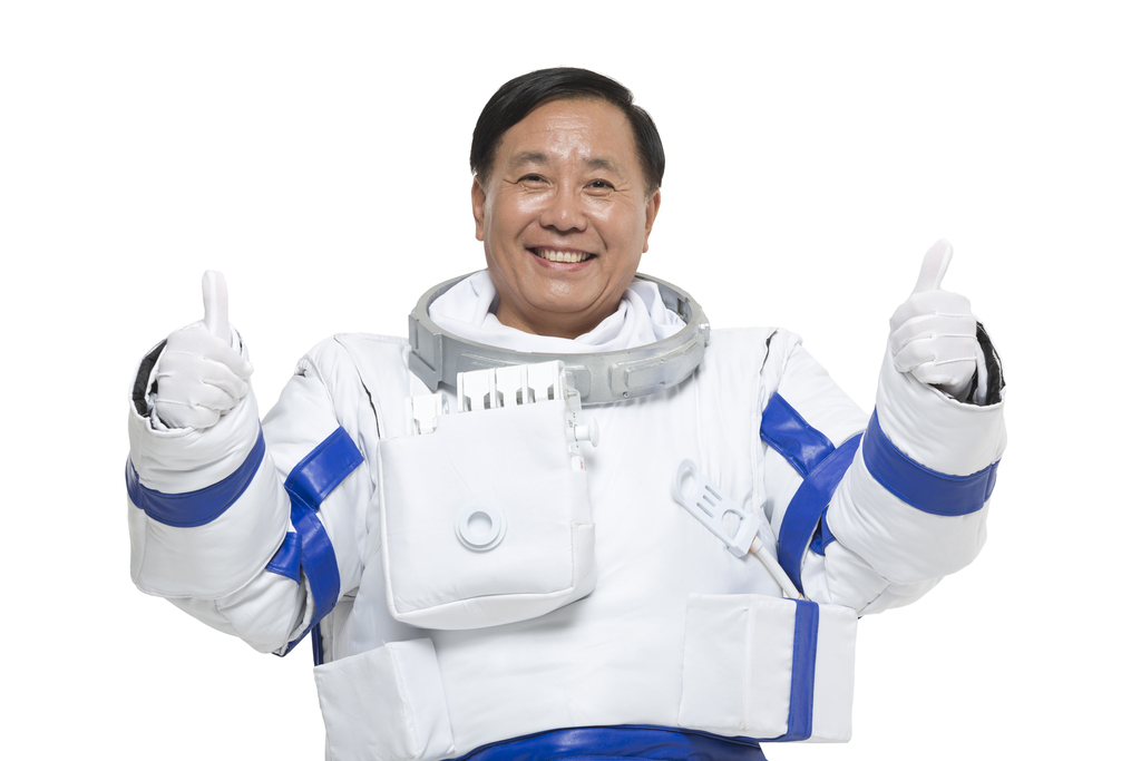 棚拍老年男宇航员