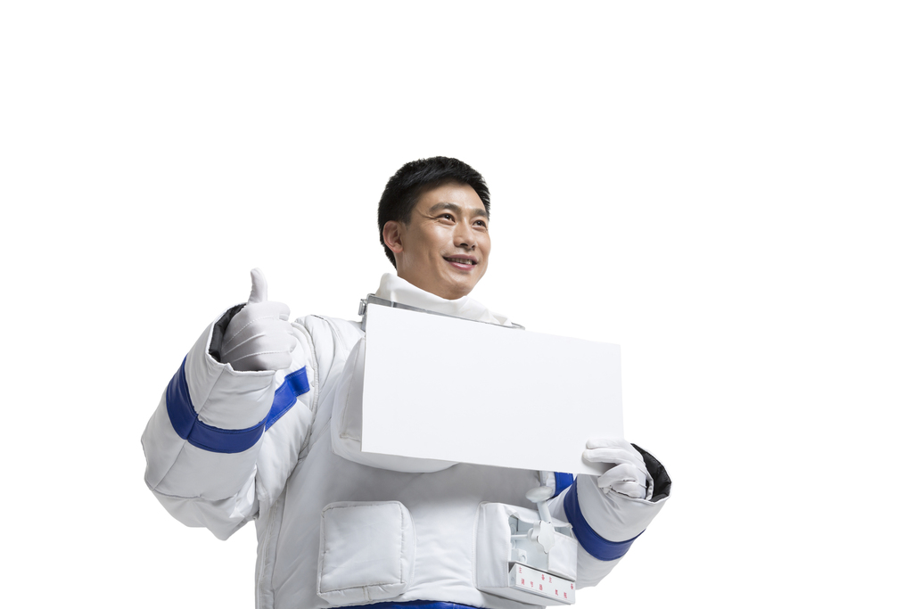 棚拍中年男宇航员拿着白板