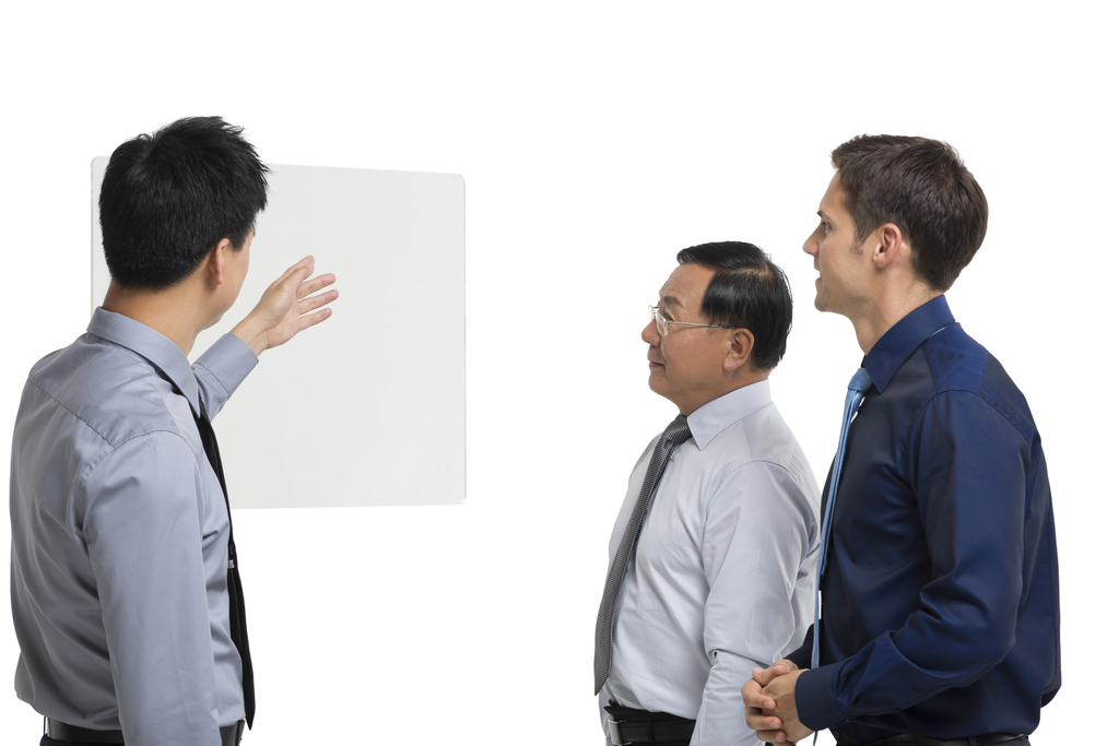 棚拍科技商务男士使用触摸屏