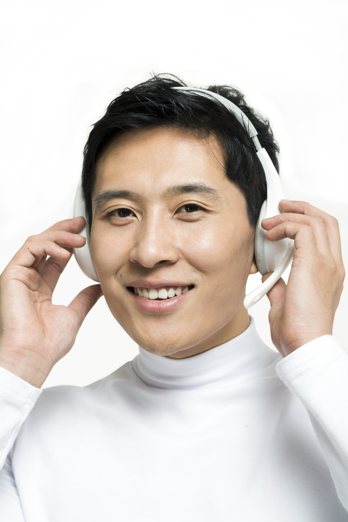 棚拍青年男人科技生活