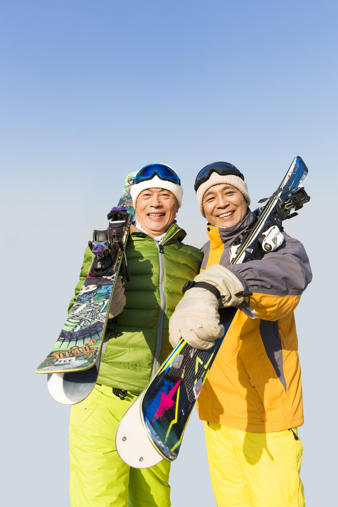 老年人冬季滑雪图片