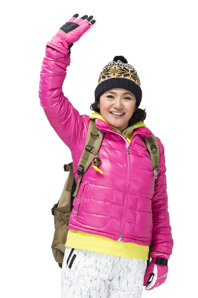 中老年女人冬季登山旅行