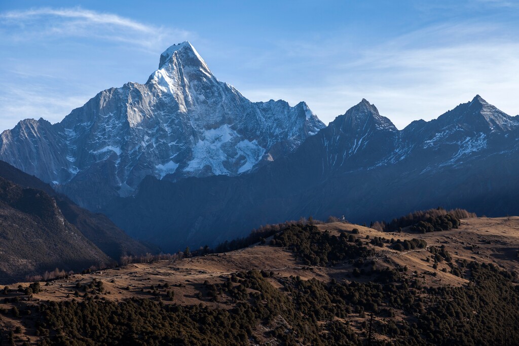 在巴郎山远眺四姑娘山图片