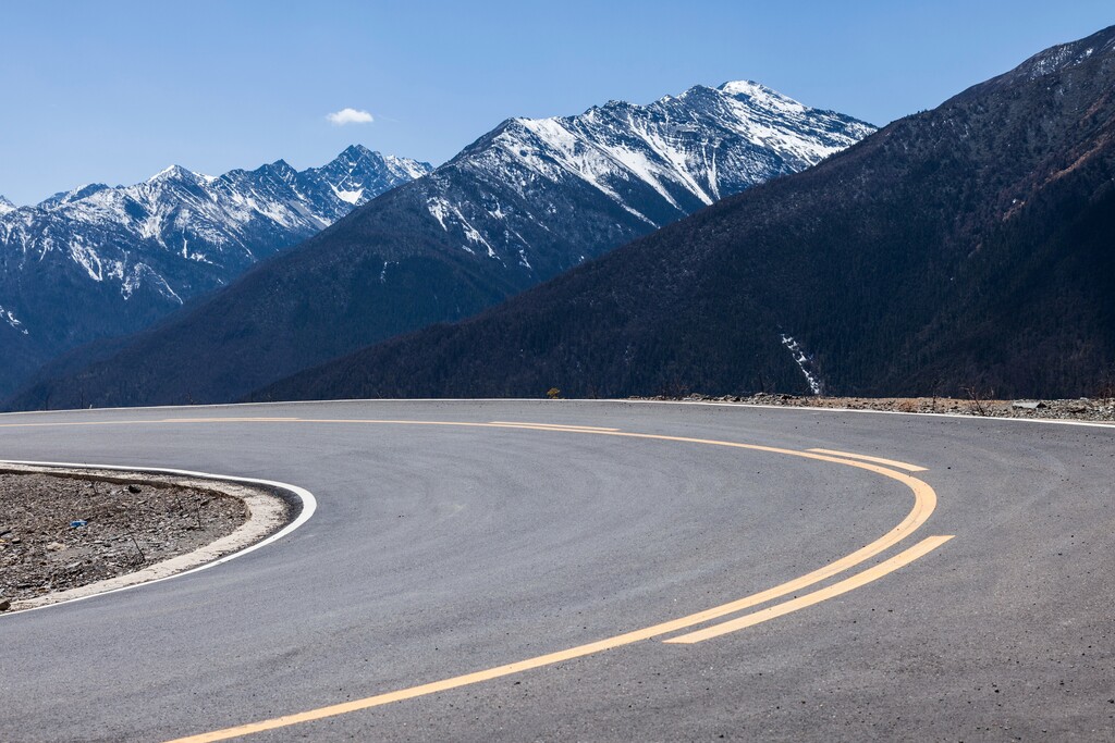 公路远山图片