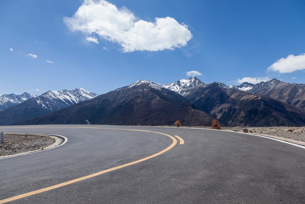 公路远山图片