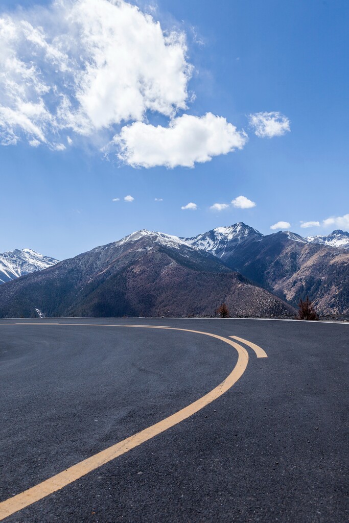 公路远山图片