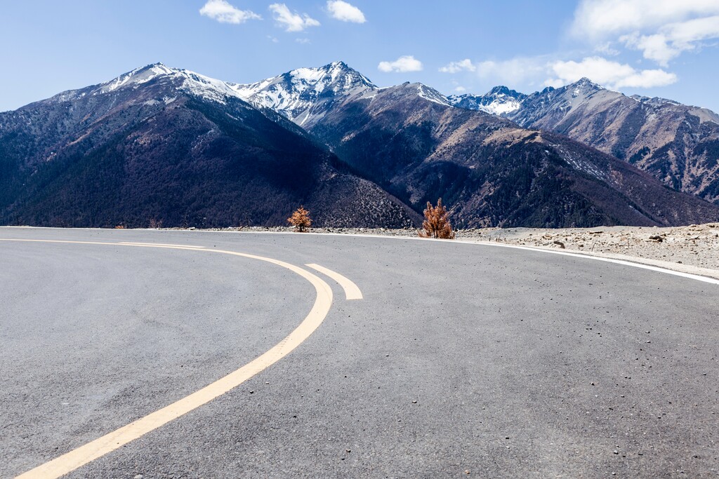 公路远山图片