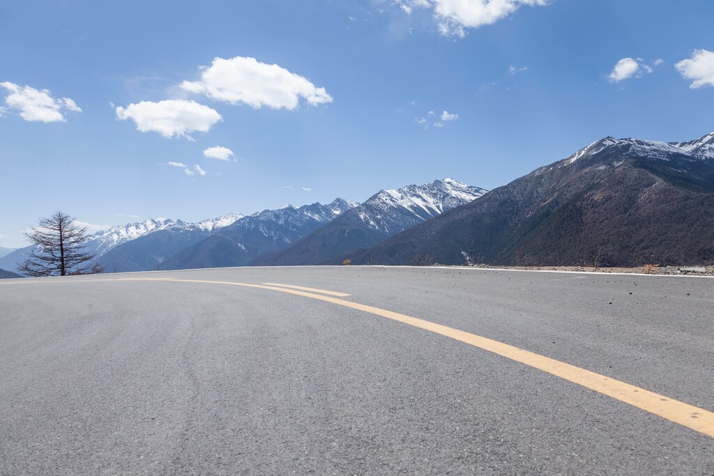 公路远山图片