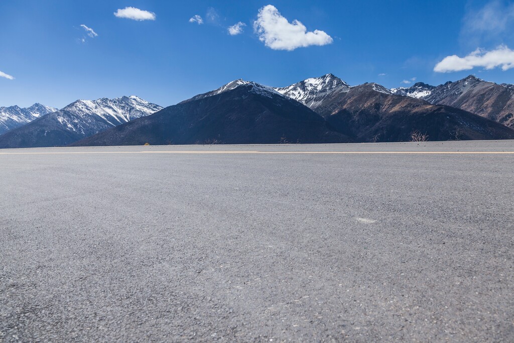 公路远山图片