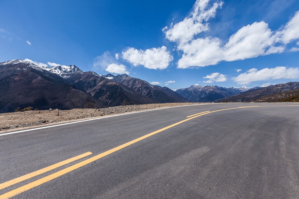 公路远山图片