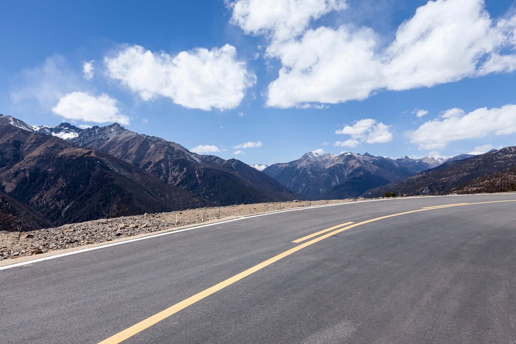 公路远山图片