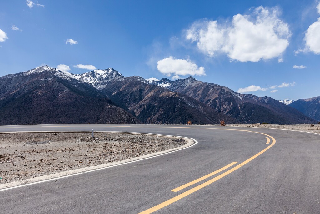 公路远山图片